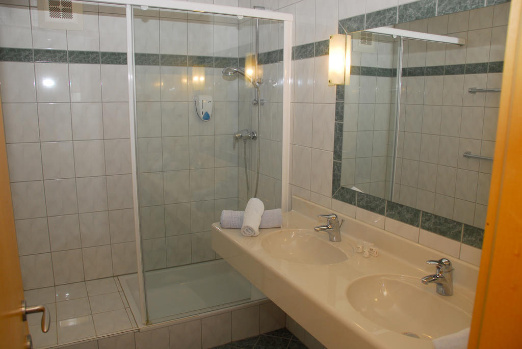 Alpenhotel Badmeister Flattach Ruang foto